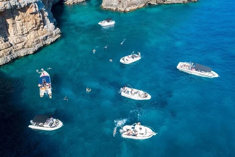 Para na prywatnym rejsie przez Zatokę Herceg Novi