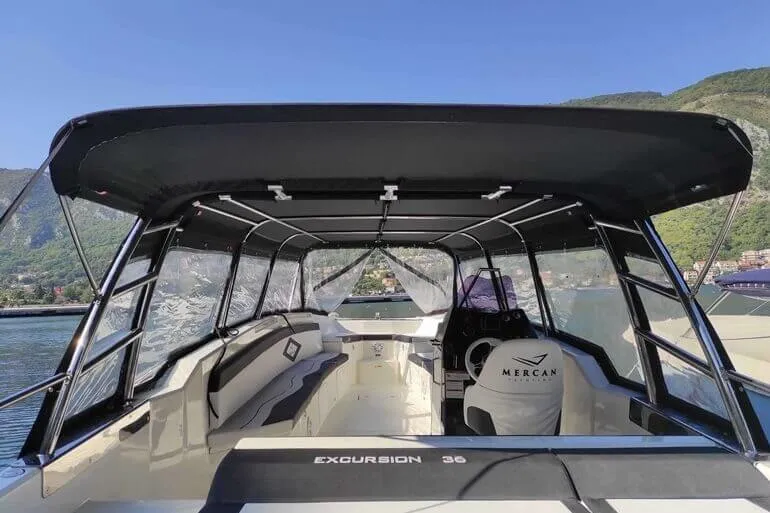 Excursion 36 na pełnej prędkości na otwartych wodach Adriatyku