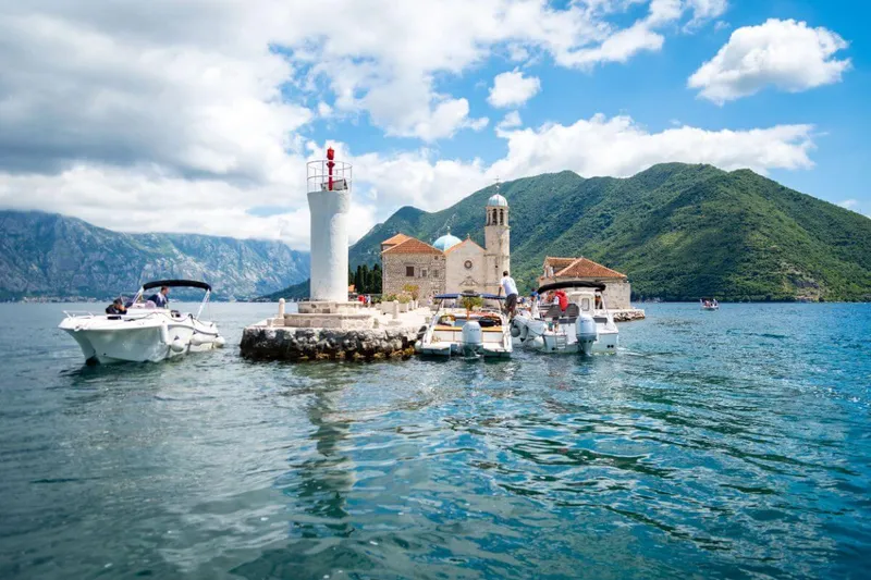 Sudan Kotor kalesi ve Eski Şehri'nin panoramik görünümü Sudan Kotor kalesi ve Eski Şehri'nin panoramik görünümü