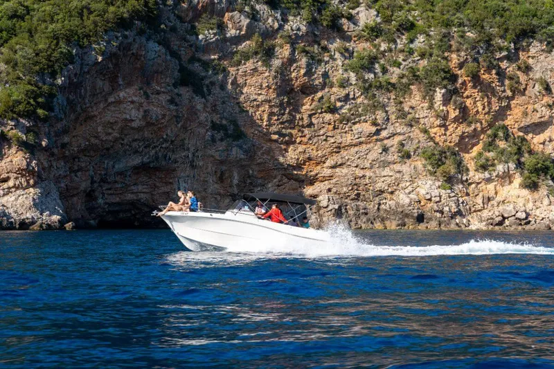 Stare Miasto Perast z weneckimi pałacami od strony nabrzeża Stare Miasto Perast z weneckimi pałacami od strony nabrzeża