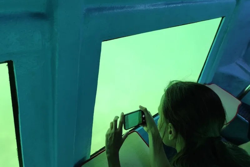 Dağ fonuyla yarı denizaltı gemisinde özel parti Dağ fonuyla yarı denizaltı gemisinde özel parti